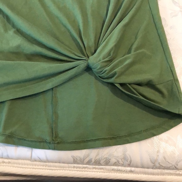 Elegantees size xs green top - Picture 3 of 6